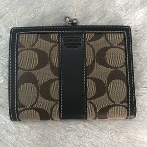 COACH Kiss Lock Wallet 💋
